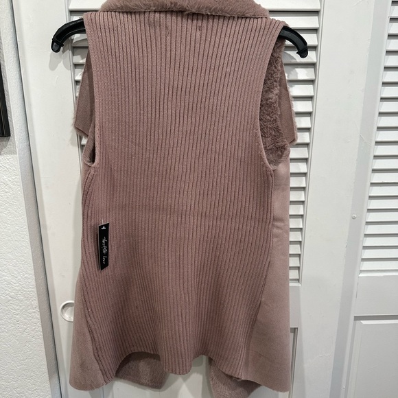 Cozy and elegant vest, rose color. - Picture 1 of 3